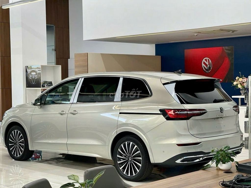 Роскошный минивэн Volkswagen Viloran 2025 серебристый
