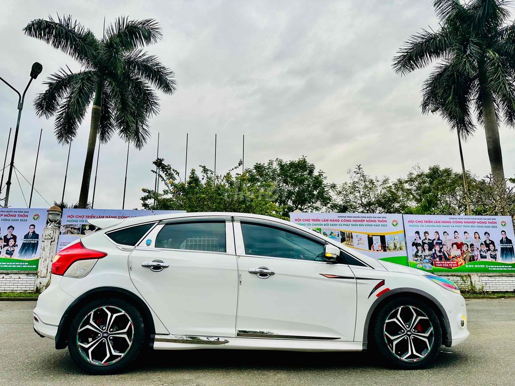 Ford Focus S Hatchback 2014 Trắng 126903 km. Mua bán Ô tô tại Quận Cẩm Lệ Đà Nẵng được đăng bởi Chị Hà hình 17