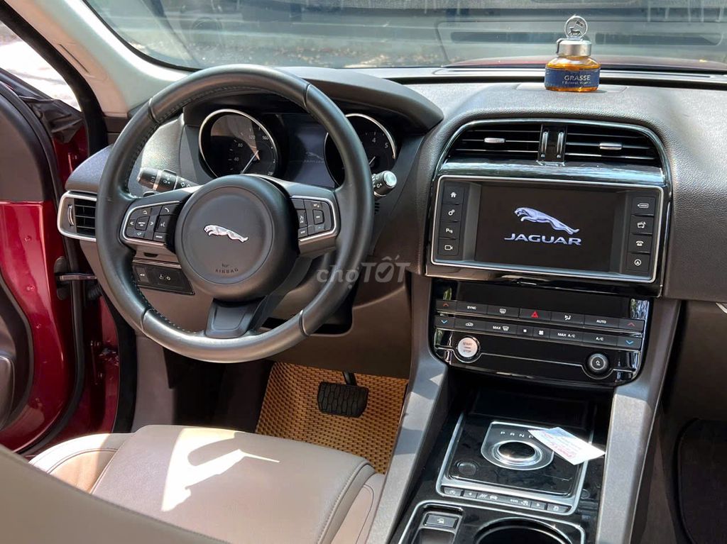 JAGUAR F/PACE. 3.5 TURBO đời 2017  Nhập Anh. Mua bán Ô tô tại Quận 11 Tp Hồ Chí Minh được đăng bởi Nam hình 8