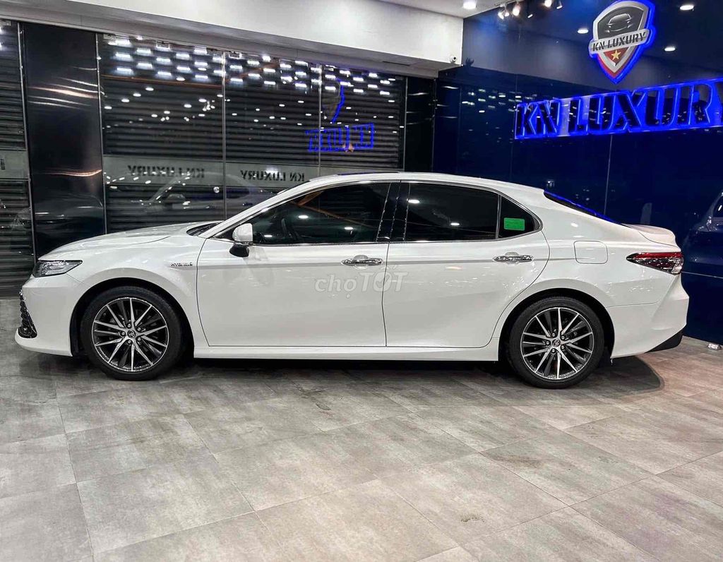 Toyota Camry 2022 2.5HV - 28000 km. Mua bán Ô tô tại Quận 7 Tp Hồ Chí Minh được đăng bởi Lê Văn Út hình 5