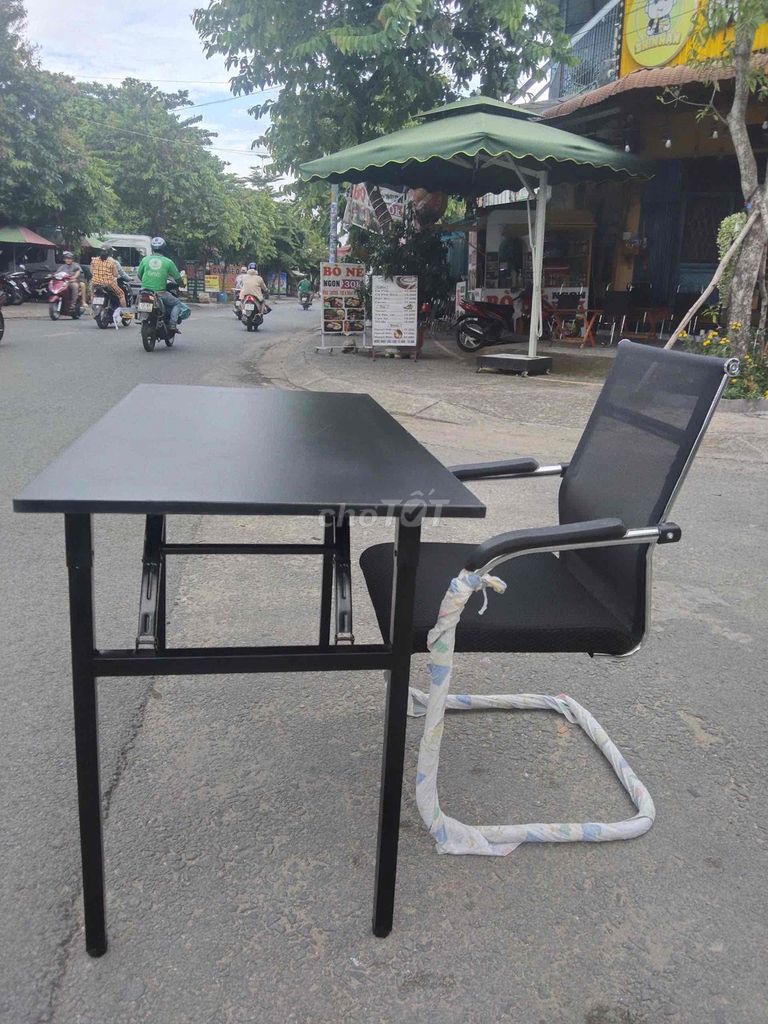 Bàn ghế văn phòng Kim loại Lưới Đen. Mua bán Đồ dùng văn phòng tại Huyện Hóc Môn Tp Hồ Chí Minh được đăng bởi Bàn Ghế Gia Hưng hình 1