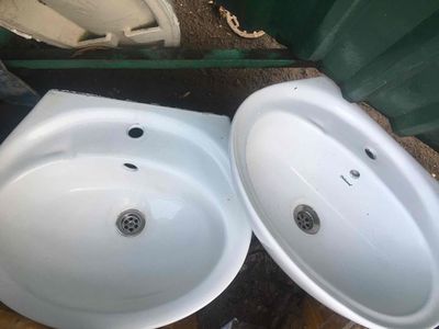Bồn rửa mặt lavabo 2 cái. Mua bán Thiết bị vệ sinh, nhà tắm tại Quận Tân Bình Tp Hồ Chí Minh được đăng bởi hoàng