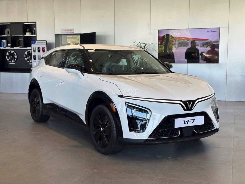 VinFast VF7 2025. Mua bán Ô tô tại Quận Đống Đa Hà Nội được đăng bởi Đoàn Hồng Minh hình 1