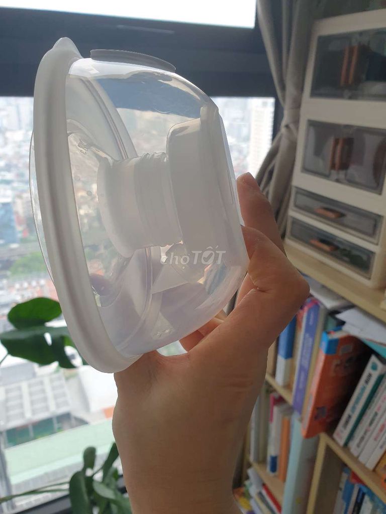Cốc hứng sữa V2 trắng kèm dây hơi. Mua bán Mẹ và bé tại Quận Cầu Giấy Hà Nội được đăng bởi Trang  hình 1