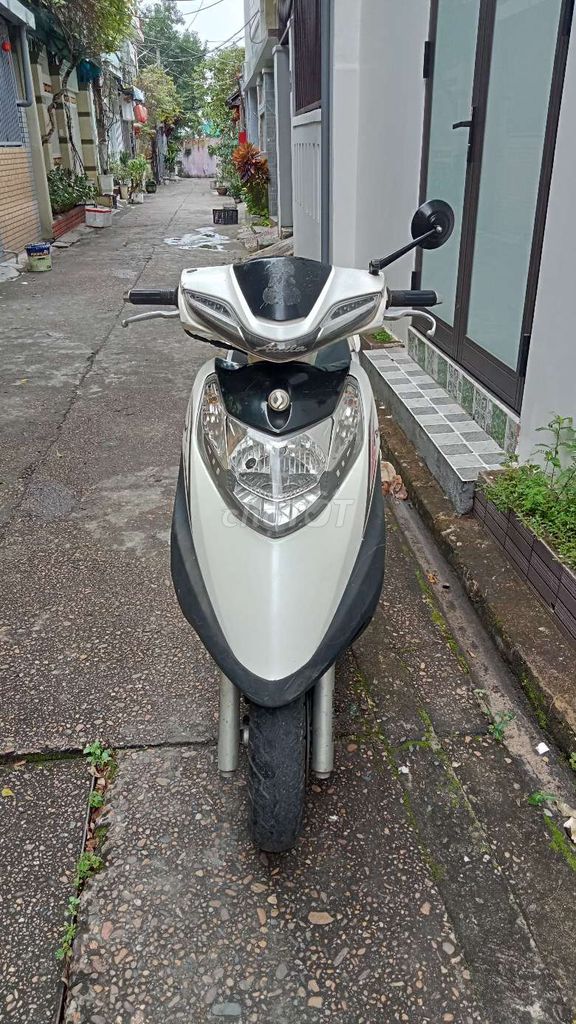SYM Attila Victoria 2014 Trắng đen. Mua bán Xe máy tại Quận Thanh Khê Đà Nẵng được đăng bởi Trần Khải hình 2