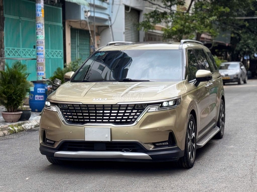 Kia Carnival Signature 2022, золотой песок, 7-местный