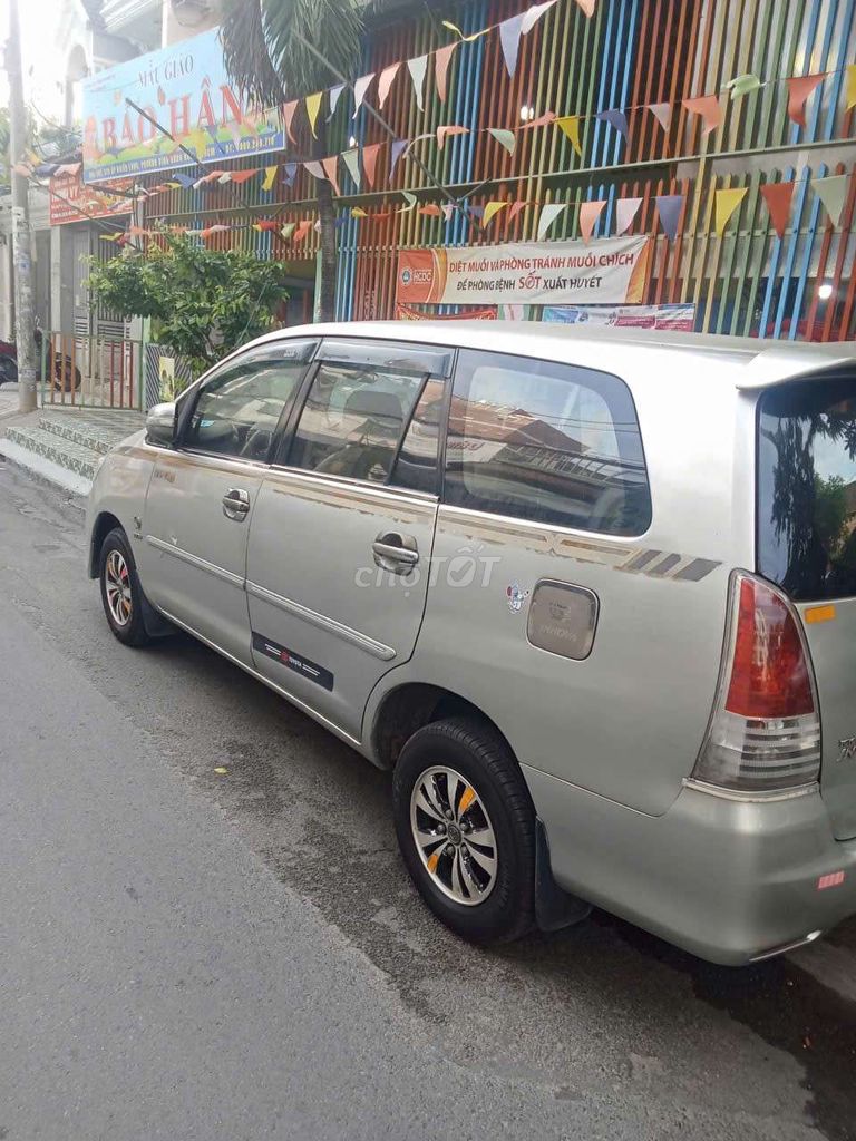 Серебристый Toyota Innova J 2007, 7 мест