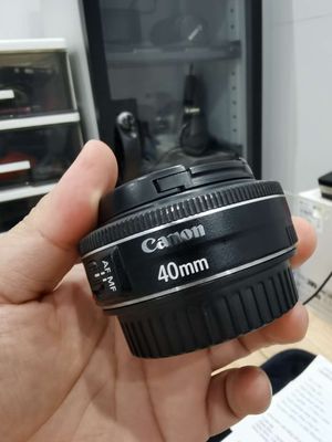 Canon 40mm F2.8 siêu chân dung và macro