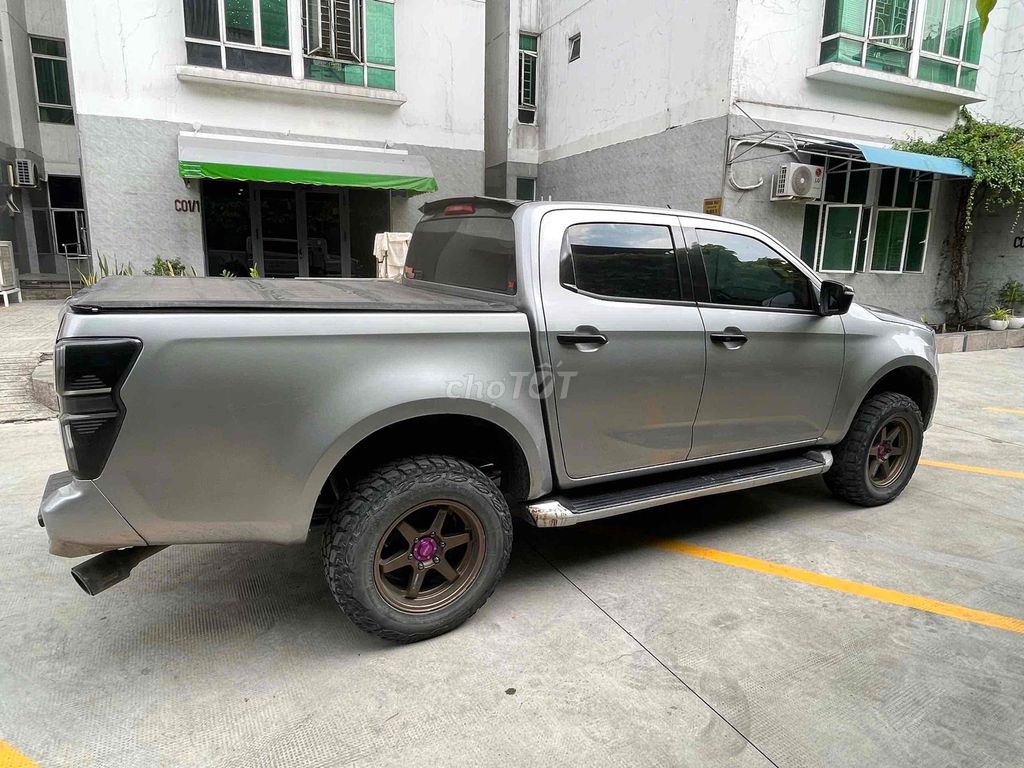Isuzu Dmax Hilander 2022 Серый 85.000 км