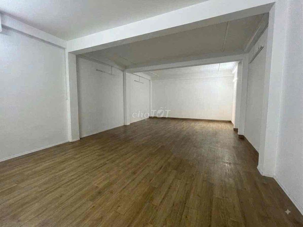 Аренда · 5 комн. · 110 м² · Quận 7, ул. Đường Lâm Văn Bền