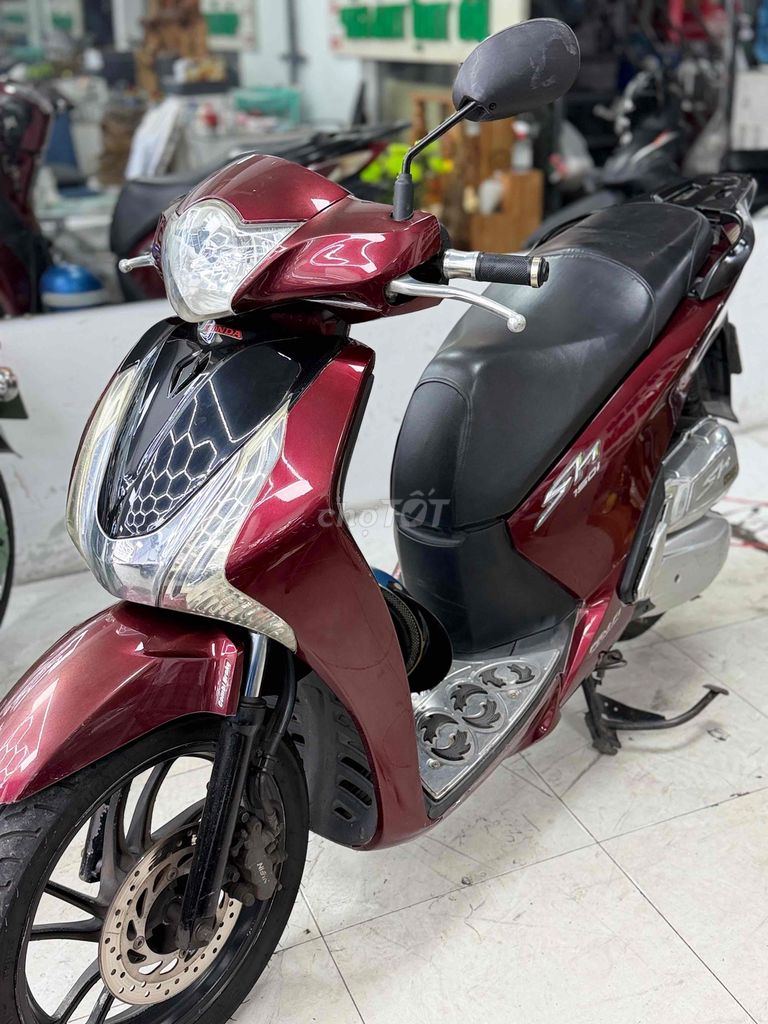 Хонда SH 150 2013 красная Вьетнам