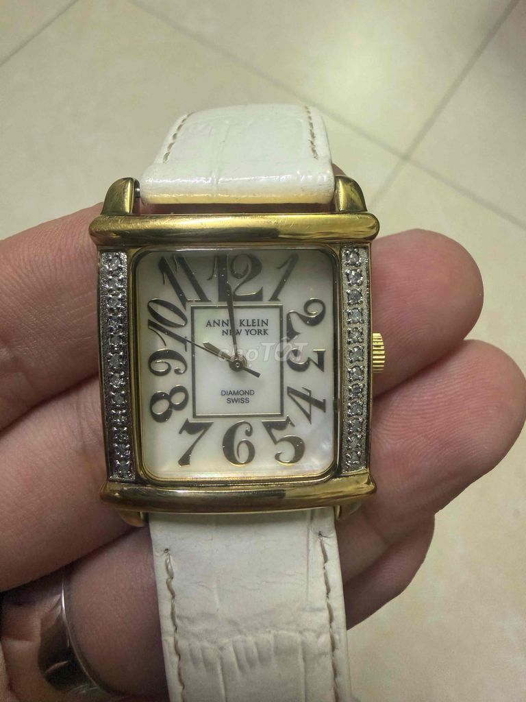 Đồng hồ Anne Klein Nữ Kim loại Da Trắng Vàng. Mua bán Đồng hồ tại Quận Hoàn Kiếm Hà Nội được đăng bởi boy mua thu hình 1