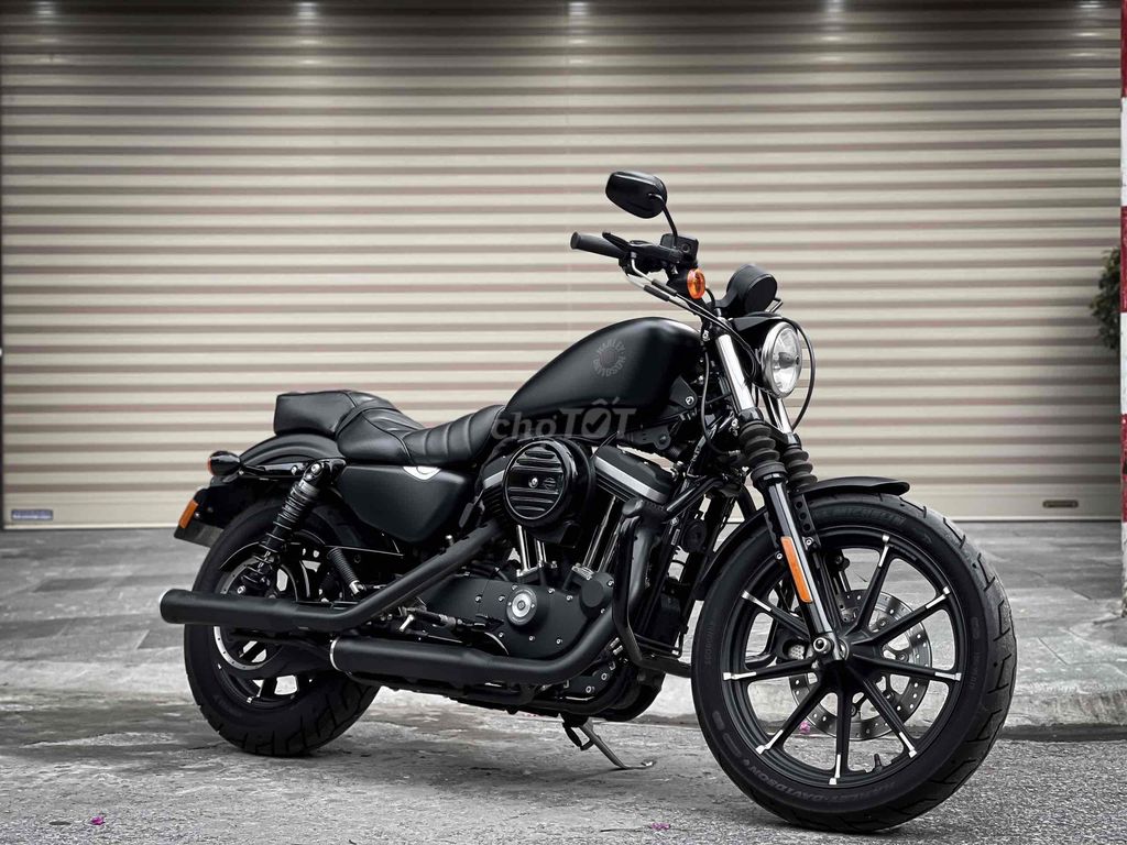 Phúc Lai Motor bán Harley Davidson Iron 883