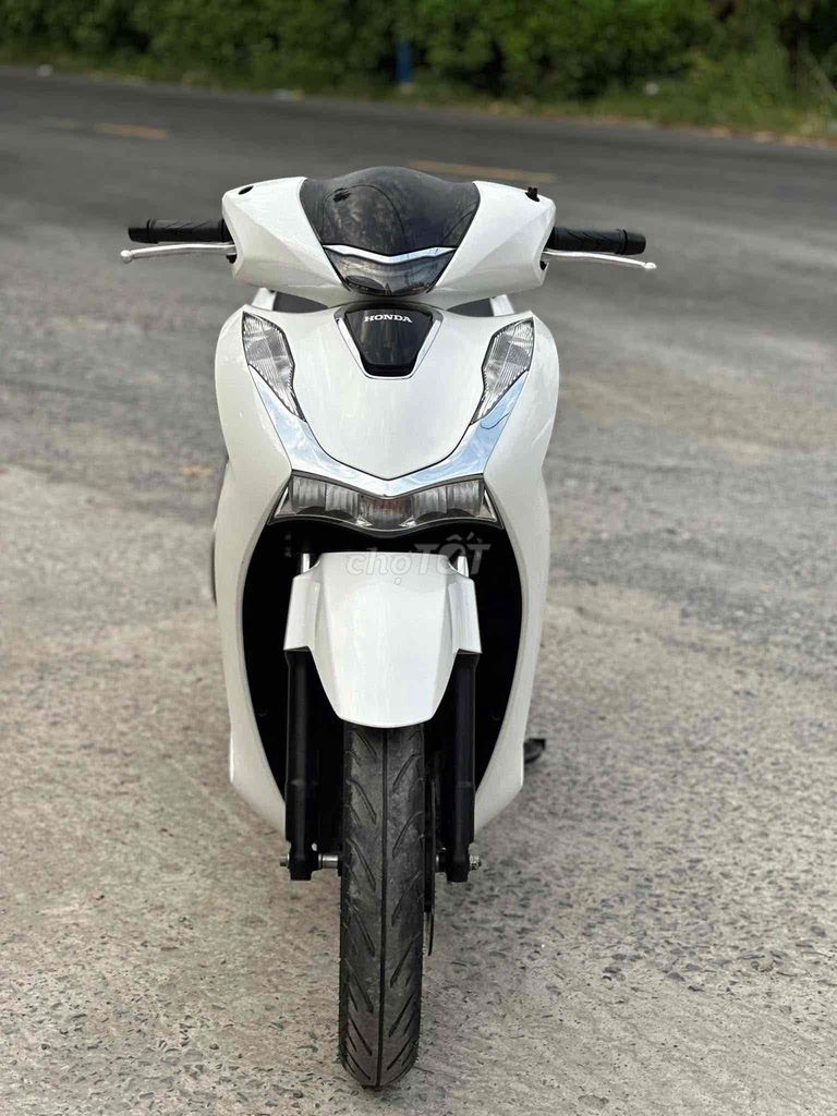 Honda SH 160i ABS 2023 Trắng 7000 km. Mua bán Xe máy tại Huyện Thạnh Phú Bến Tre được đăng bởi XE MÁY MINH TÂN hình 1