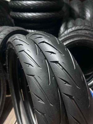 Vỏ xe máy màu Đen