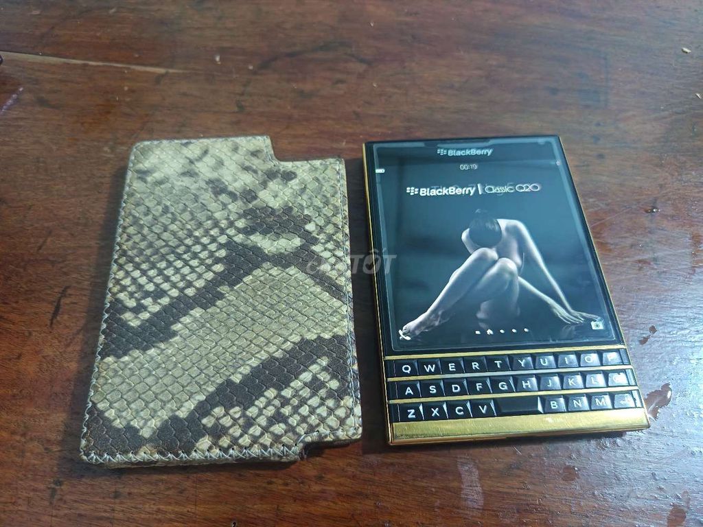 Blackberry B90F bassport mạ vàng 24k. Mua bán Điện thoại tại Thành phố Buôn Ma Thuột Đắk Lắk được đăng bởi Phát Tài Phát Lộc  hình 1