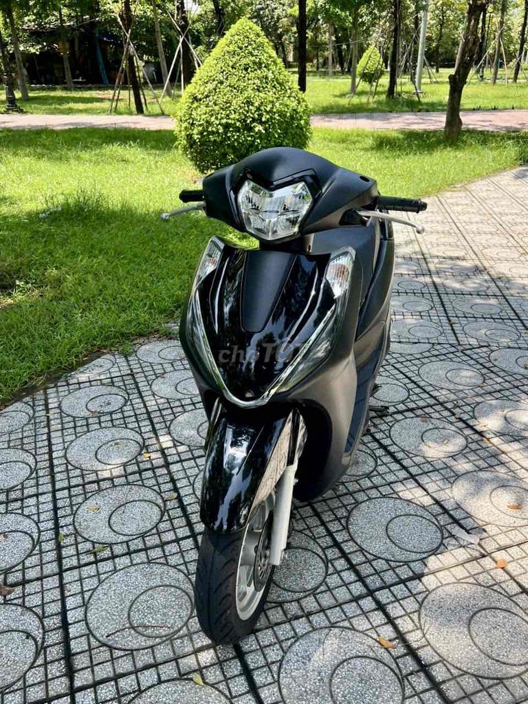 Новые черные спортивные детали Honda Lead 2024