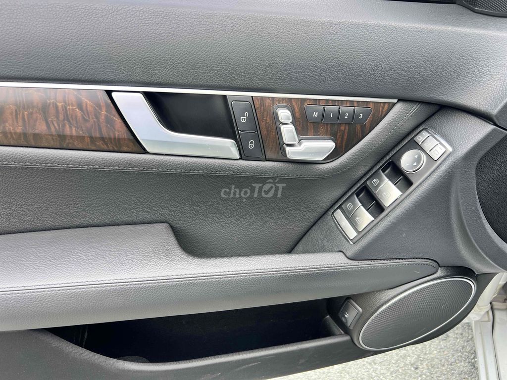 Mercedes Benz C Class 2014 C250 - 78000 km. Mua bán Ô tô tại Quận 7 Tp Hồ Chí Minh được đăng bởi Minh Dat hình 10