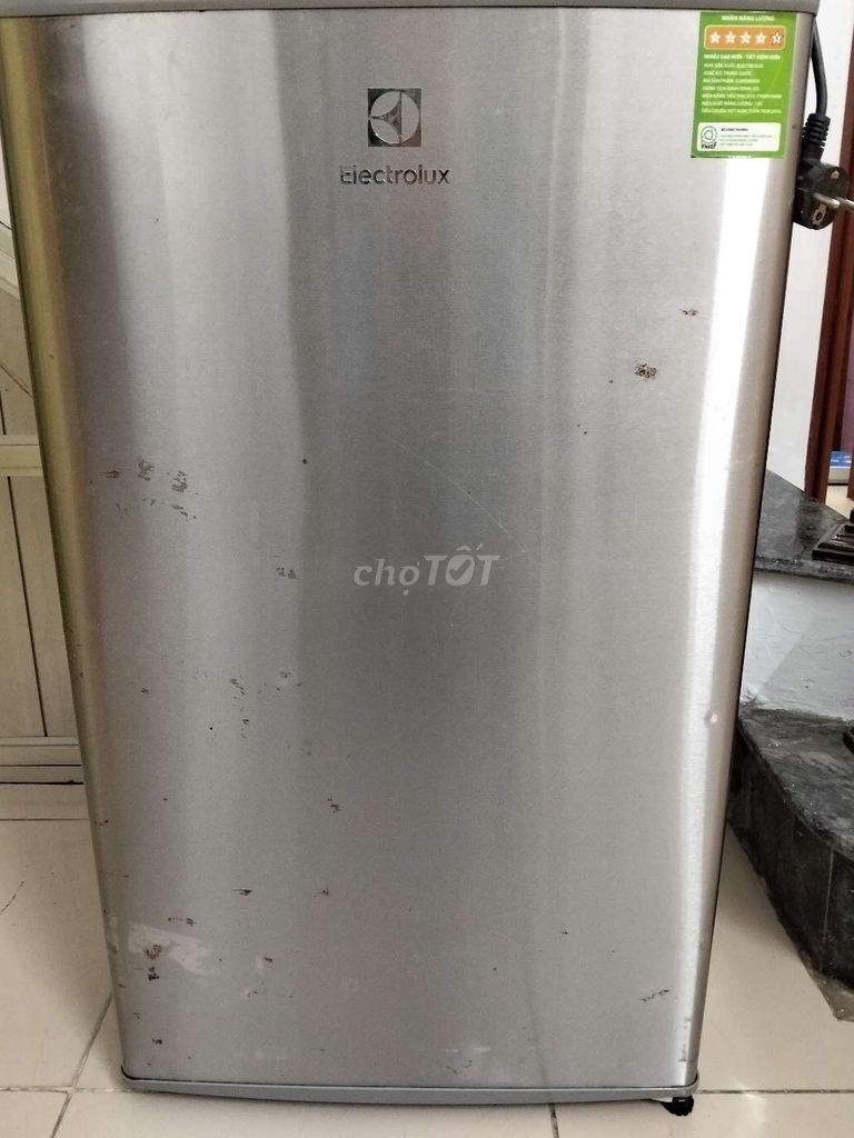 Tủ lạnh Electrolux EUM0900SA 92L. Mua bán Tủ lạnh tại Quận Thanh Xuân Hà Nội được đăng bởi Nguyễn Tuấn Anh  hình 1