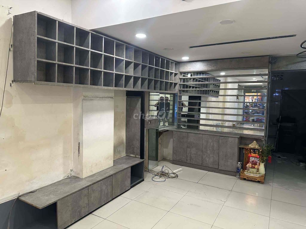 Kệ tủ trưng bày gỗ công nghiệp. Mua bán Tủ, kệ gia đình tại Quận 5 Tp Hồ Chí Minh được đăng bởi Bo Huỳnh hình 1