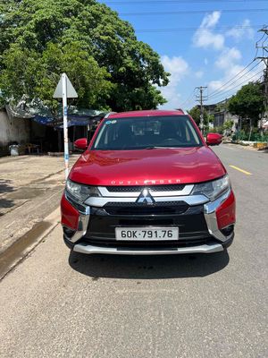 Mitsubishi Outlander 7 chỗ Tự động màu Đỏ