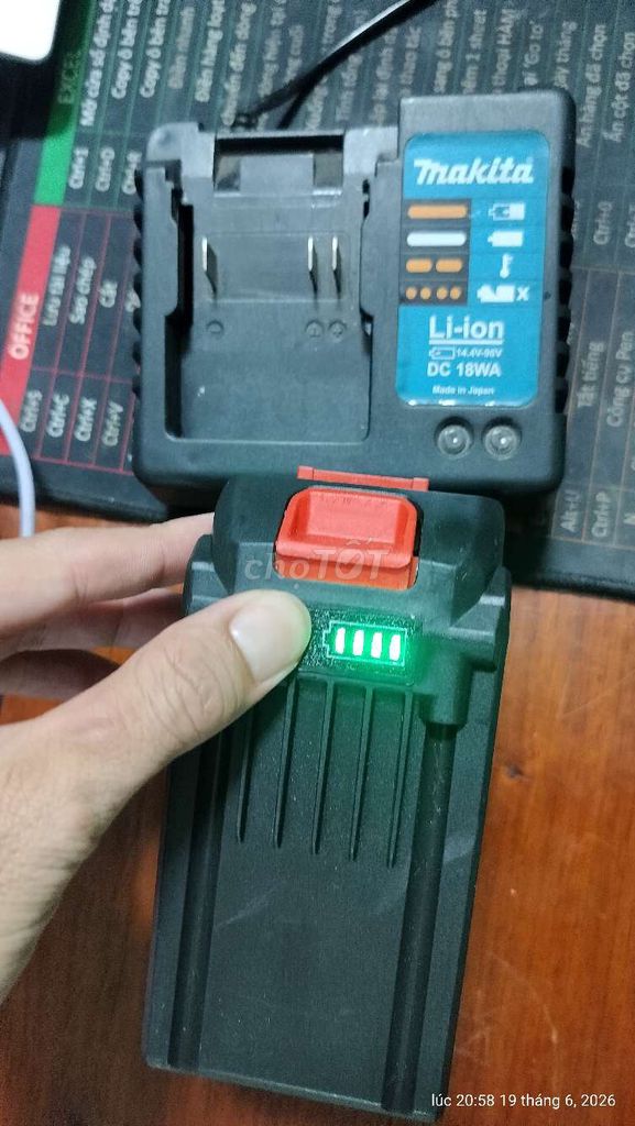 Pin và bộ sạc Makita 21V 15.0Ah và 1 máy khoan p. Mua bán Đồ chuyên dụng, Giống nuôi trồng tại Huyện Cần Giuộc Long An được đăng bởi TayNinhProLA hình 1