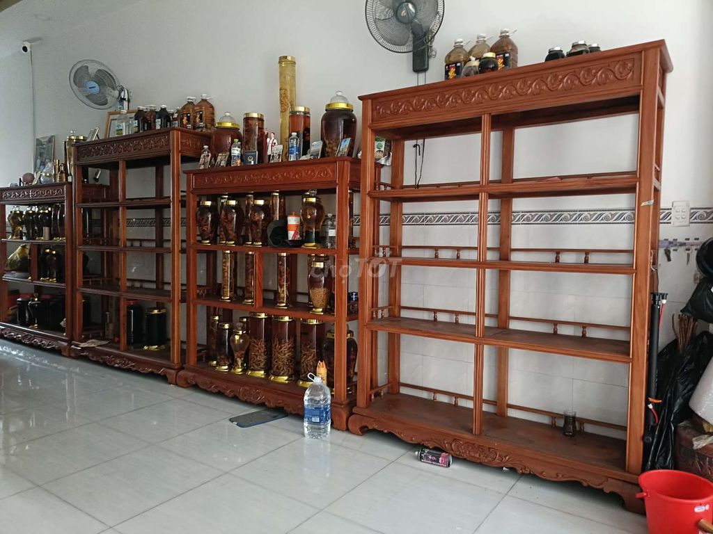 Kệ rượu gỗ nâu 2m x 1.6m. Mua bán Tủ, kệ gia đình tại Huyện Hóc Môn Tp Hồ Chí Minh được đăng bởi Phan thành hình 1