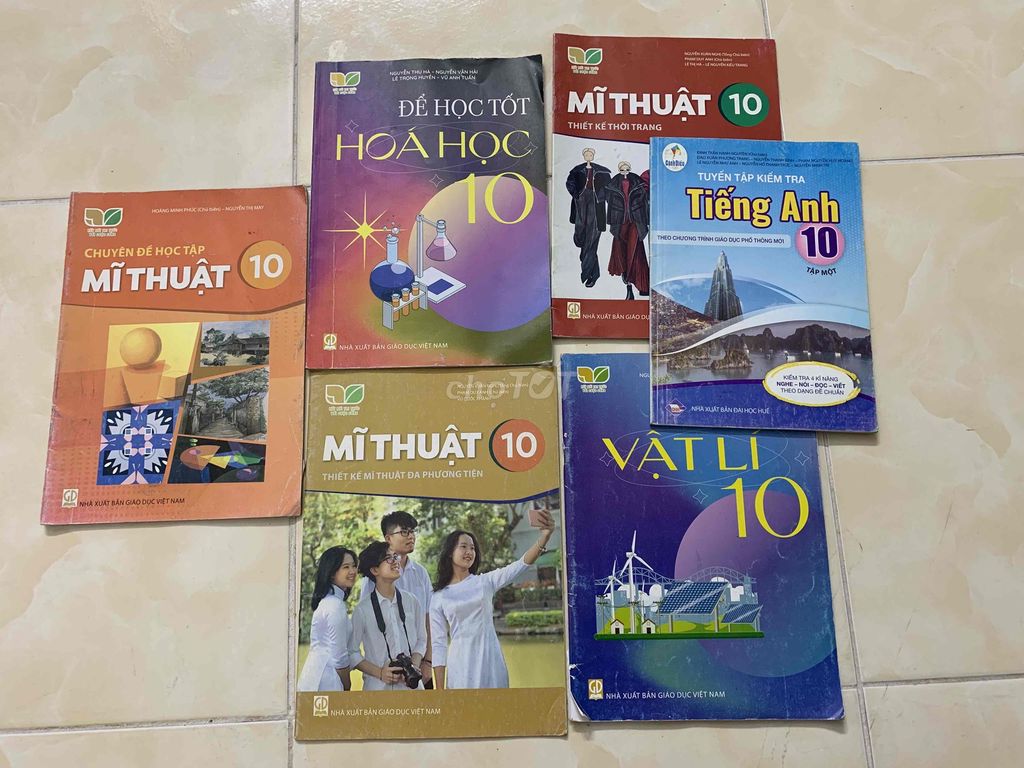 combo Sách giáo khoa , sách học tiếng anh lớp 10. Mua bán Sách tại Quận Hoàng Mai Hà Nội được đăng bởi Ngọc Anh hình 1