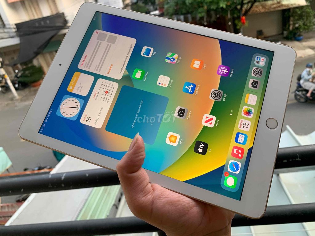 iPad Gen 5 đẹp mắt, ios 16 mượt, Liên quân, Học OL