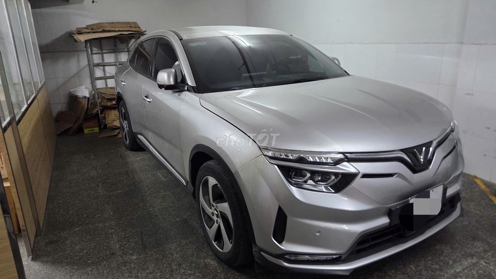 VinFast VF8, Эко 2022, серебро, 42 000 км