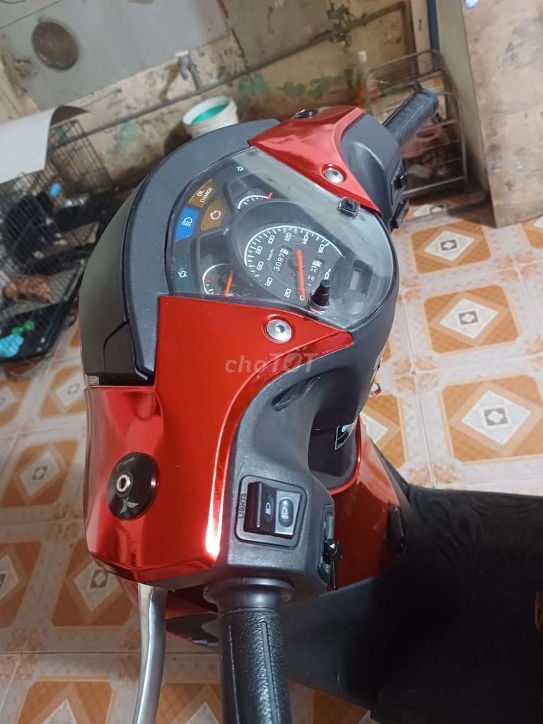 Bán xe Honda SH nhập khẩu màu đỏ. Mua bán Xe máy tại Quận Hoàng Mai Hà Nội được đăng bởi Mạnh Hùng Phạm hình 5