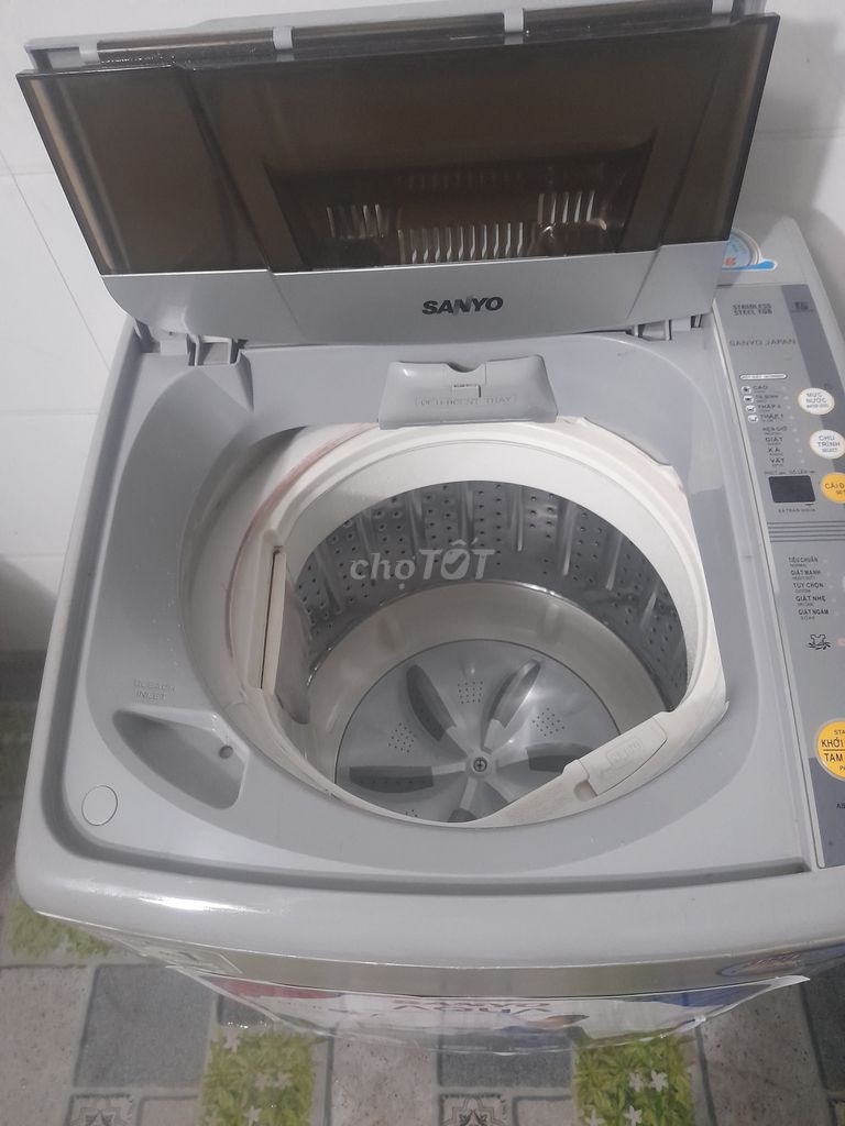 Máy giặt sanyo 7.2 kg. Giặt và vắt êm.