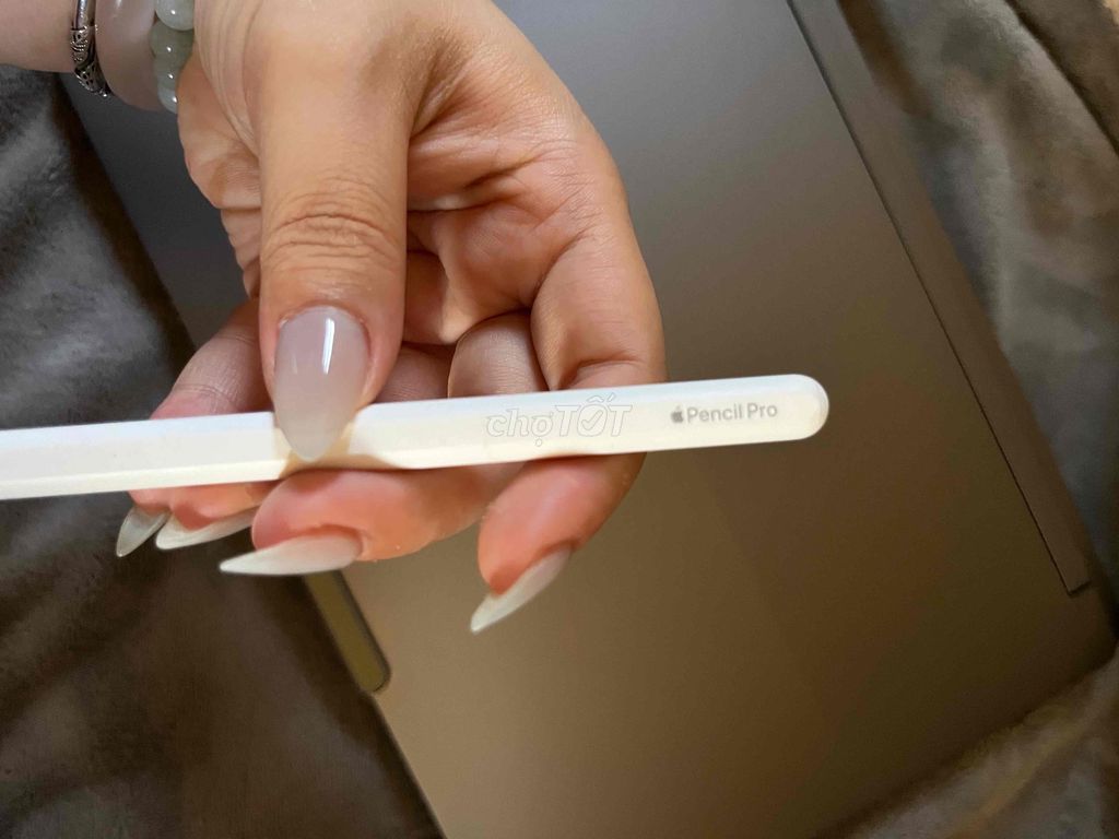 Bút cảm ứng Apple Pencil Pro Trắng. Mua bán Phụ kiện (Màn hình, Chuột...) tại Quận Long Biên Hà Nội được đăng bởi Duyeen Vaan hình 1
