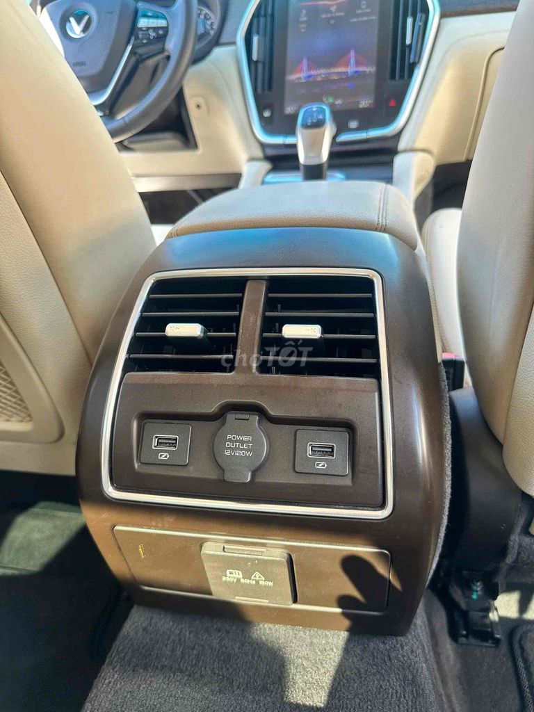 VinFast Lux A2.0 2019 Premium 2.0 AT - 62000 km. Mua bán Ô tô tại Quận Cẩm Lệ Đà Nẵng được đăng bởi Nguyễn Duy hình 17