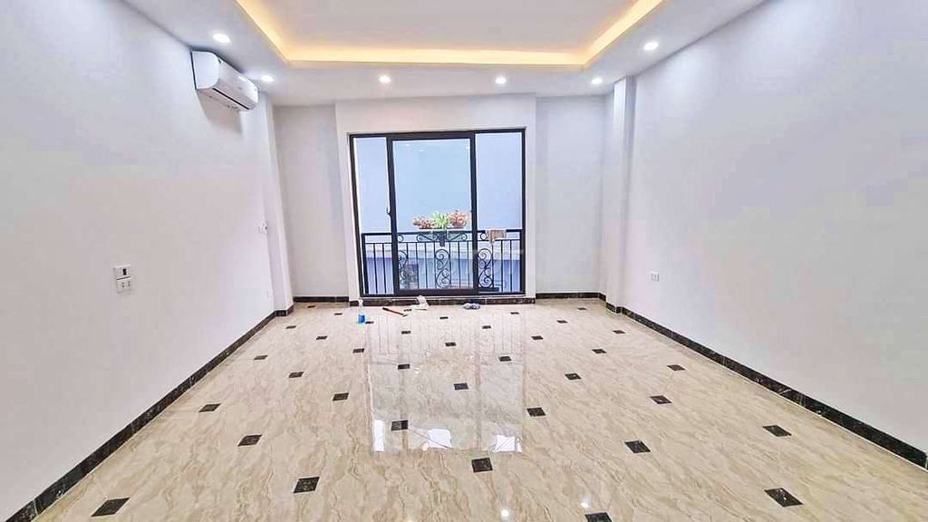 CHỈ HƠN 8 TỶ ! GẦN CIPUTRA, 44m2, Ô TÔ Vào, 7 Tầng, THANG MÁY, LÔ GÓC