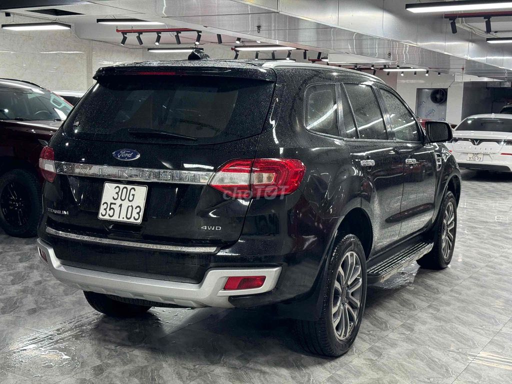 Ford Everest Titanium 4WD Đen 7 chỗ Tự động