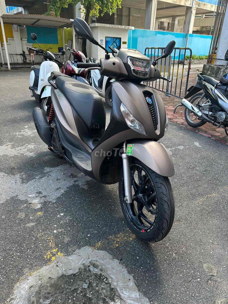 Bán ce piagio Medley chính chủ ít đi. Mua bán Xe máy tại Quận Tây Hồ Hà Nội được đăng bởi phan Tho hình 4