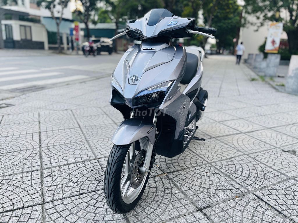 HONDA AIR BLADE125FI 3D XÁM BẠC XE 1 CHỦ ĐI TỪ ĐẦU. Mua bán Xe máy tại Quận Nam Từ Liêm Hà Nội được đăng bởi TÙNG LÂM hình 3