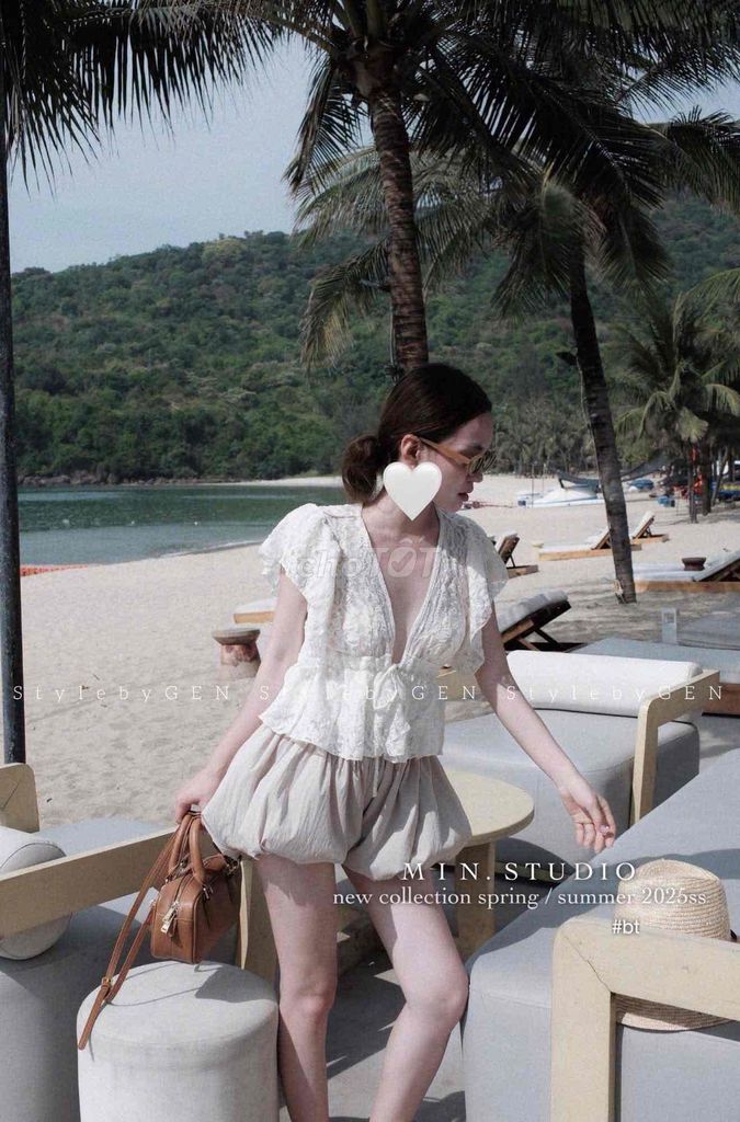 Áo kiểu nữ Ren Trắng Cổ V. Mua bán Quần áo tại Quận Sơn Trà Đà Nẵng được đăng bởi Tuyen Nguyen hình 1
