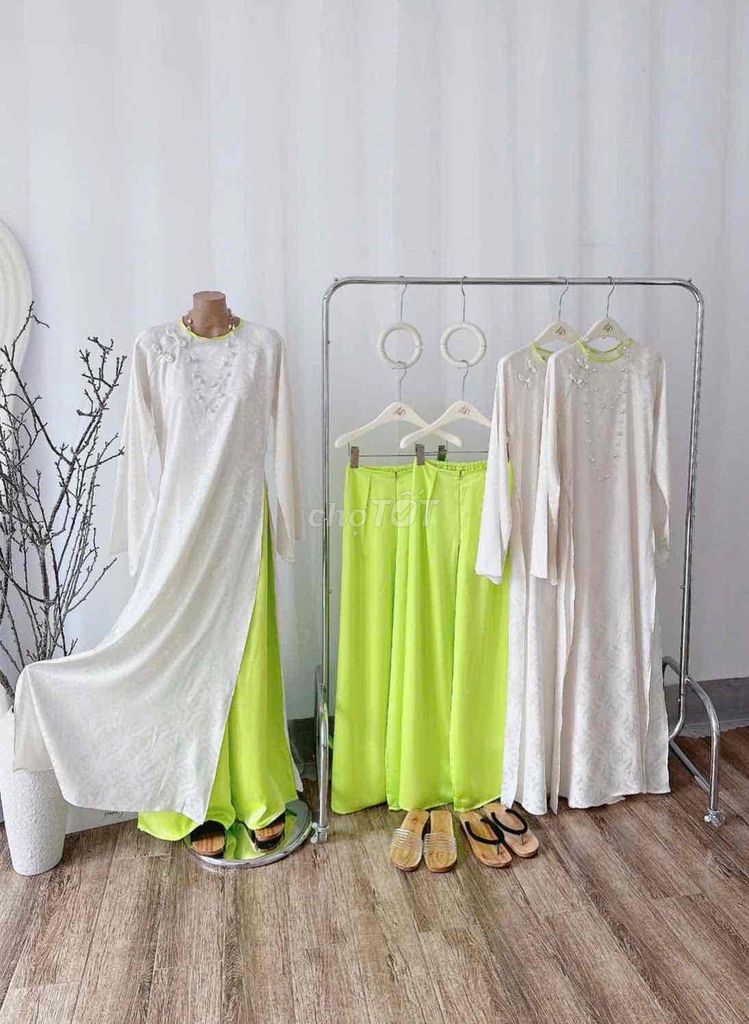 Áo dài gấm hoa. Mua bán Quần áo tại Quận 4 Tp Hồ Chí Minh được đăng bởi Tuyền hình 2