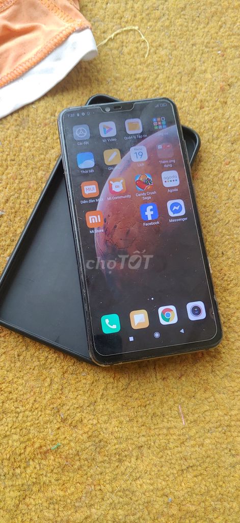 mi8 64gb mạnh mẽ hình thức  hơi xấu cần bán