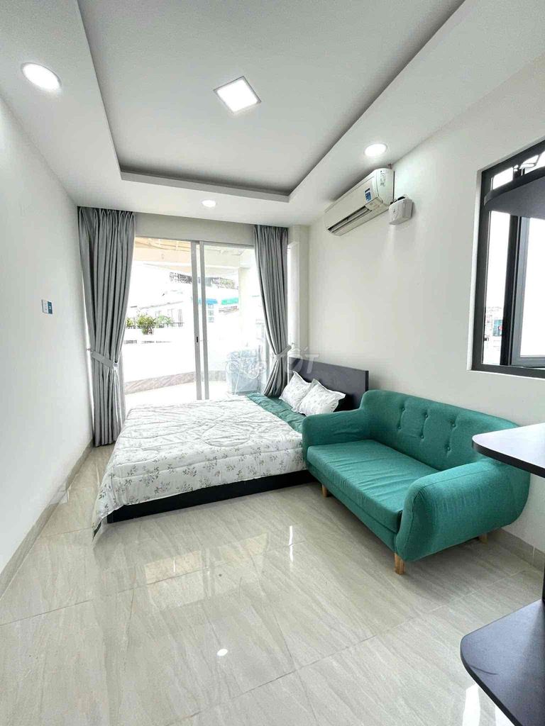 🏡Cho Thuê Căn Studio Bancol Siêu Rộng Rãi, 35m2, Toạ Lạc Tại CMT8 Q.10