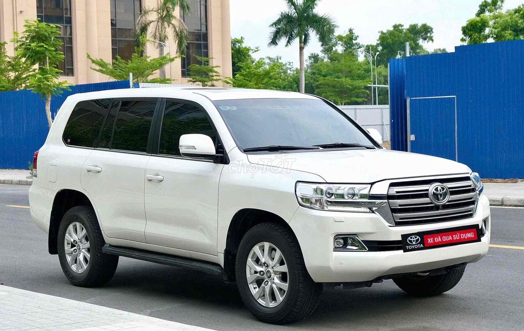 Toyota Land Cruiser 4.6 V8 2020 Белый, дилерский