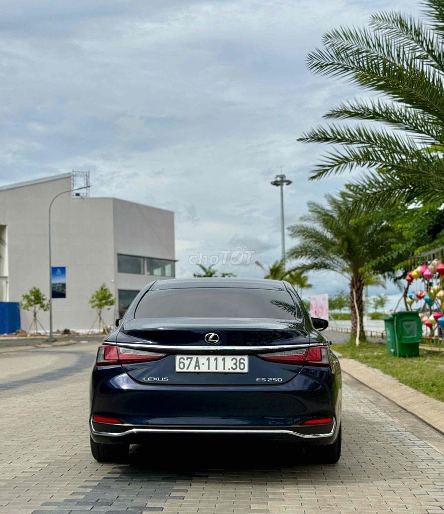 LEXUS ES250 2018 NHẬP NHẬT - 27000km. Mua bán Ô tô tại Quận Gò Vấp Tp Hồ Chí Minh được đăng bởi Ca Thị Thanh Huệ hình 8