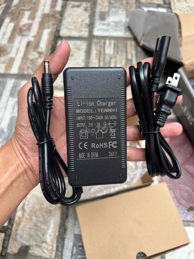 Sạc nhanh pin máy khoan chân phổ thông 21v/3Ac. Mua bán Đồ chuyên dụng, Giống nuôi trồng tại Quận Ninh Kiều Cần Thơ được đăng bởi Mua bán điện tử gia dụng ninh kiều cần thơ hình 1
