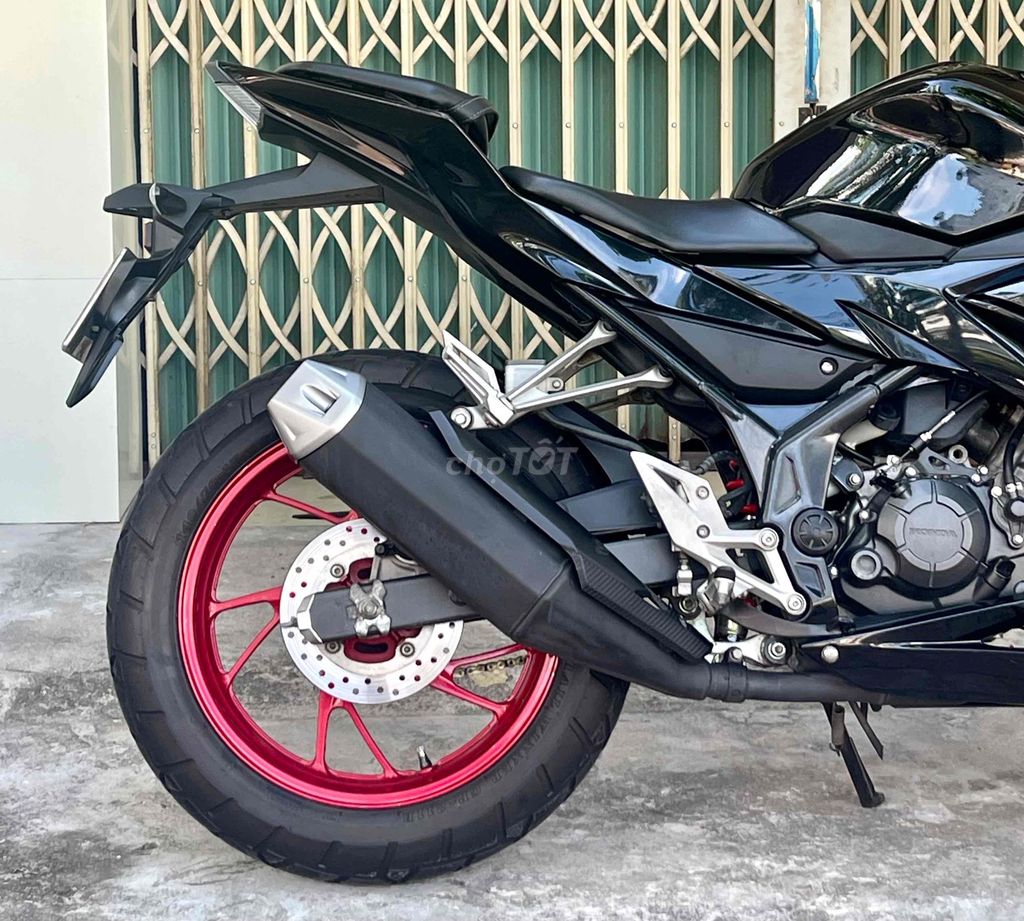 Honda CBR 150R 2018. Mua bán Xe máy tại Thành phố Vũng Tàu Bà Rịa - Vũng Tàu được đăng bởi Cao Trí hình 6