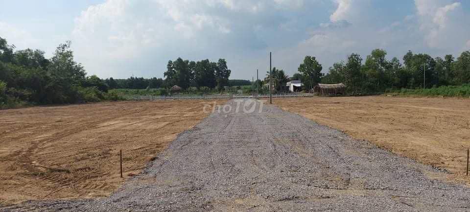 BÁN GẤP đất Nhơn Trạch, oto, giá rẻ 1,8ty/1300m gần trường ĐH đang xây