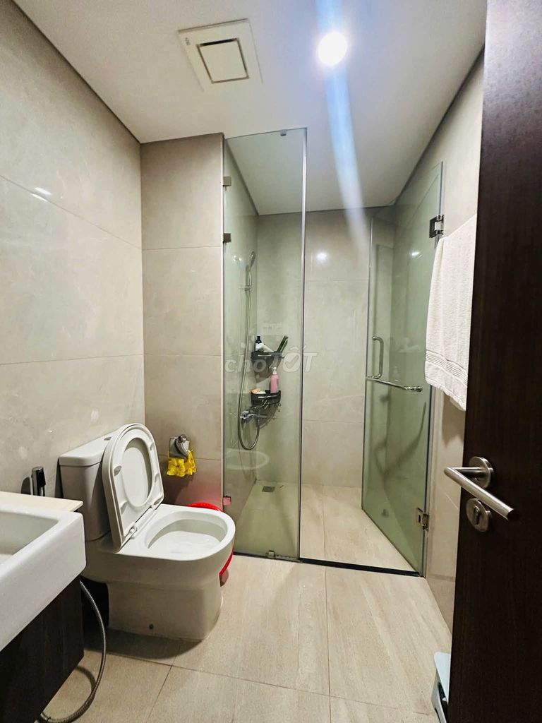 Квартира с 3 спальнями и мебелью в Vinhomes Ocean Park