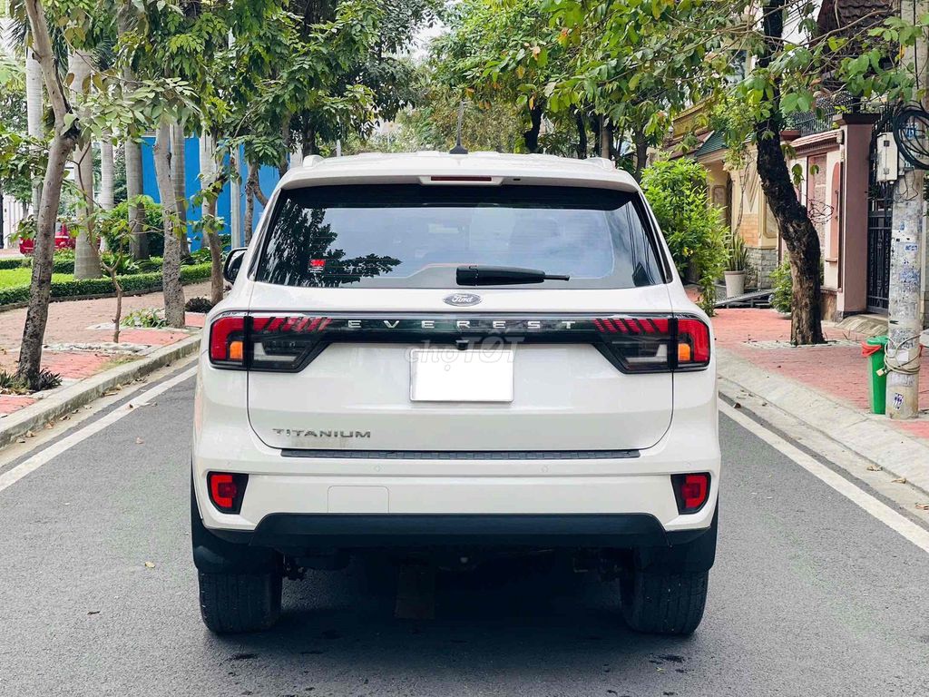 Everest Titanium 1 cầu xe đẹp bán tại Hãng Ford. Mua bán Ô tô tại Quận Tân Bình Tp Hồ Chí Minh được đăng bởi FORD PHỔ QUANG XE CŨ hình 6