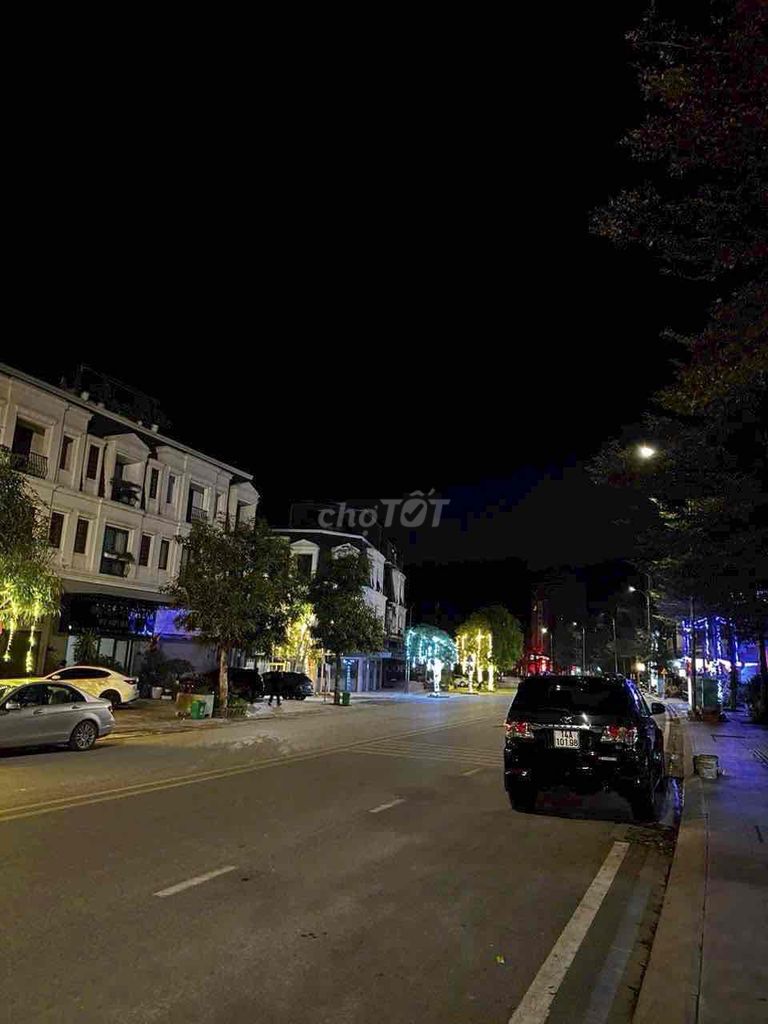 Chính chủ cần bán siêu phẩm LK KĐT Kings Town Hạ Long. Mua bán văn phòng, mặt bằng kinh doanh tại Thành phố Hạ Long Quảng Ninh được đăng bởi Cương hình 4